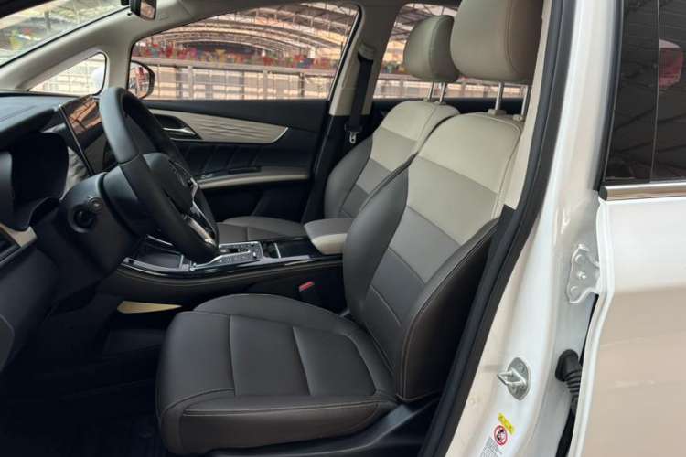 Used BYD Song MAX New Energy 2022 DM-i 105KM Prestige Model Right Front Seat