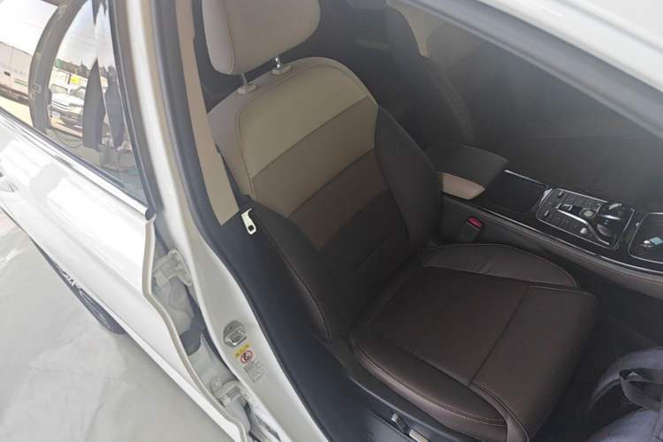 Used BYD Song MAX New Energy 2022 DM-i 105KM Executive Edition Right Front Seat