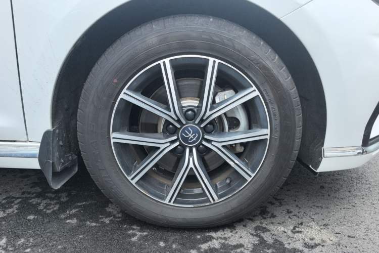 Used BYD Song MAX New Energy 2022 DM-i 105KM Flagship Model Right Front Wheel Hub