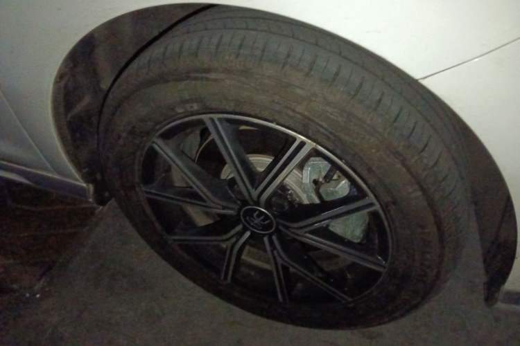 Used BYD Song MAX New Energy 2022 DM-i 105KM Flagship Model Right Front Wheel Hub