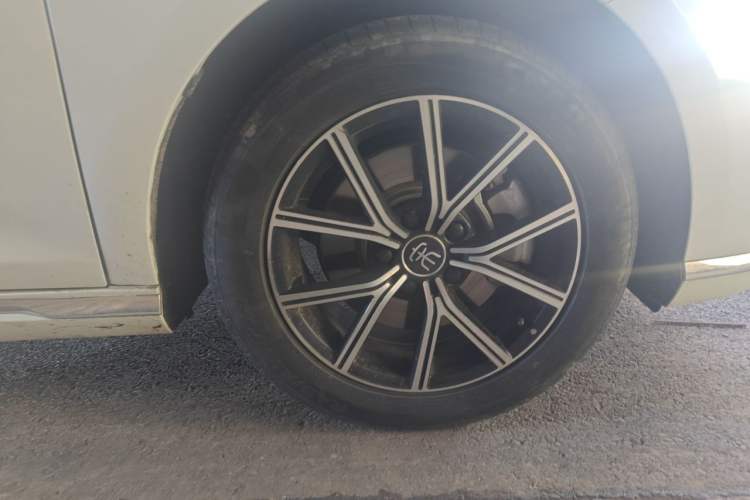 Used BYD Song MAX New Energy 2022 DM-i 105KM Flagship Model Right Front Wheel Hub