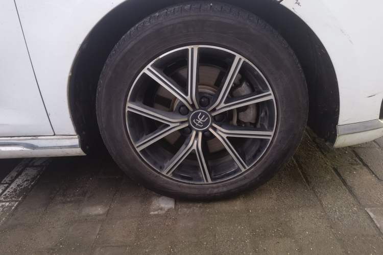 Used BYD Song MAX New Energy 2022 DM-i 105KM Prestige Model Right Front Wheel Hub