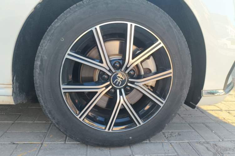 Used BYD Song MAX New Energy 2022 DM-i 105KM Executive Edition Right Front Wheel Hub