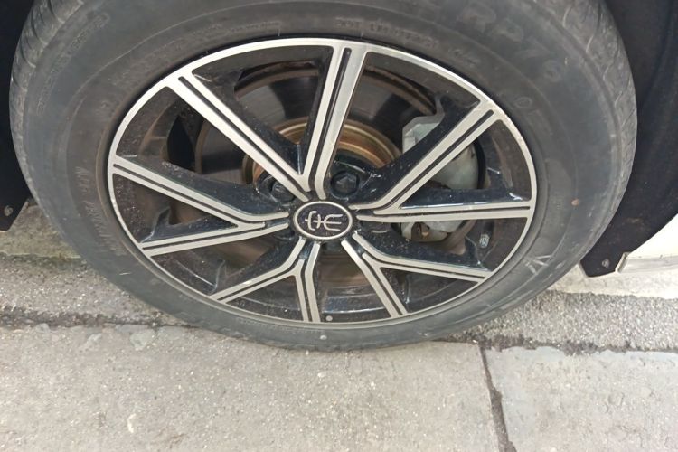 Used BYD Song MAX New Energy 2022 DM-i 105KM Prestige Model Right Front Wheel Hub