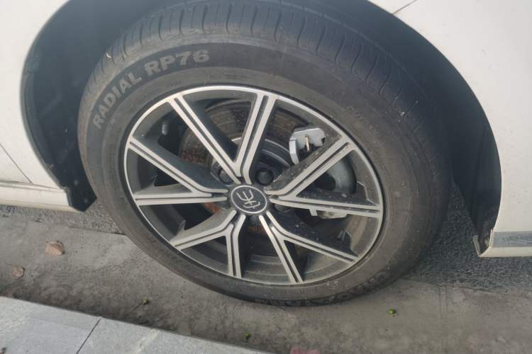 Used BYD Song MAX New Energy 2022 DM-i 105KM Prestige Model Right Front Wheel Hub