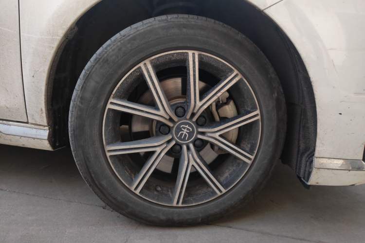 Used BYD Song MAX New Energy 2022 DM-i 105KM Prestige Model Right Front Wheel Hub