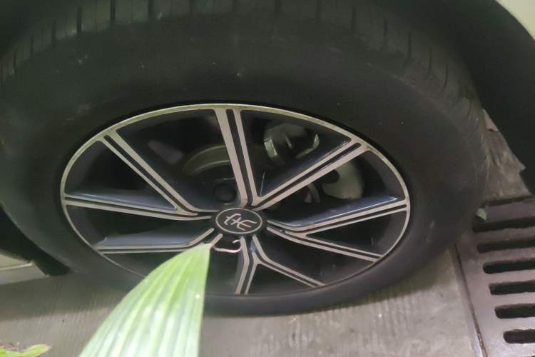 Used BYD Song MAX New Energy 2022 DM-i 105KM Flagship Model Right Front Wheel Hub
