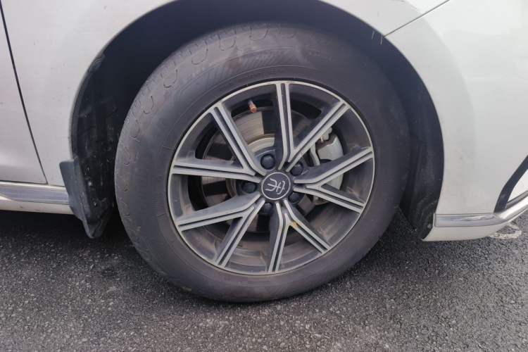 Used BYD Song MAX New Energy 2022 DM-i 105KM Executive Edition Right Front Wheel Hub