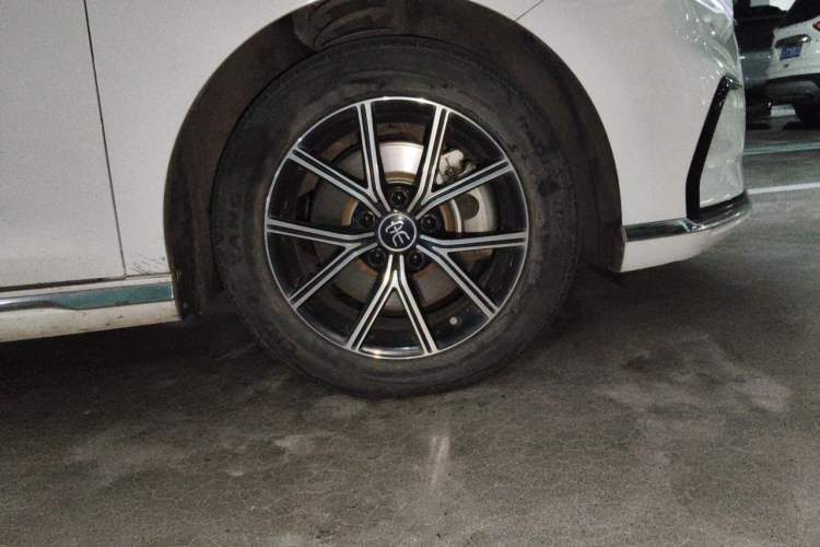 Used BYD Song MAX New Energy 2022 DM-i 105KM Flagship Model Right Front Wheel Hub