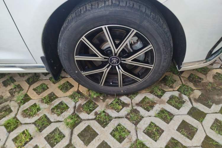 Used BYD Song MAX New Energy 2022 DM-i 105KM Flagship Model Right Front Wheel Hub