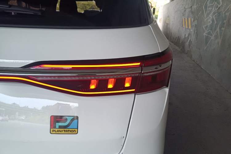 Used BYD Song MAX New Energy 2022 DM-i 105KM Executive Edition Right Rear Taillight