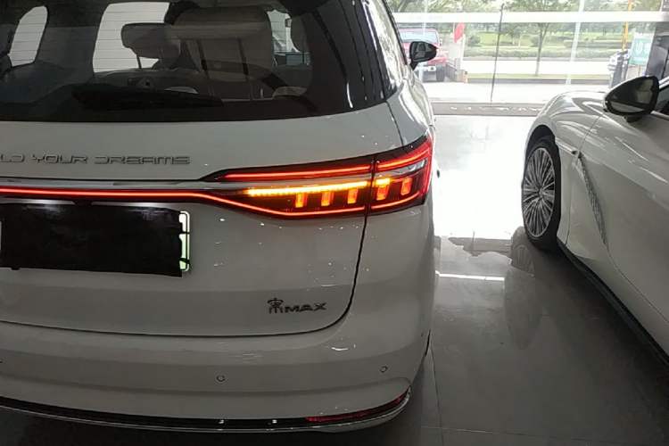 Used BYD Song MAX New Energy 2022 DM-i 105KM Flagship Model Right Rear Taillight
