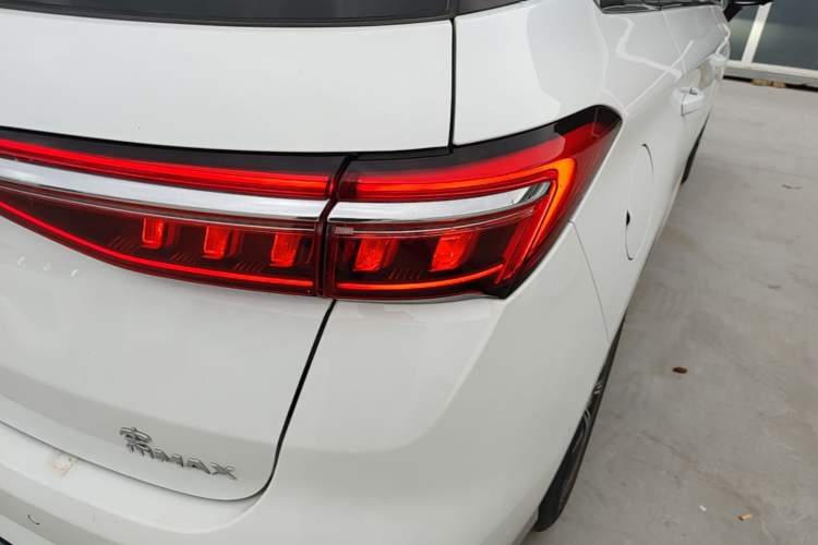 Used BYD Song MAX New Energy 2022 DM-i 105KM Executive Edition Right Rear Taillight