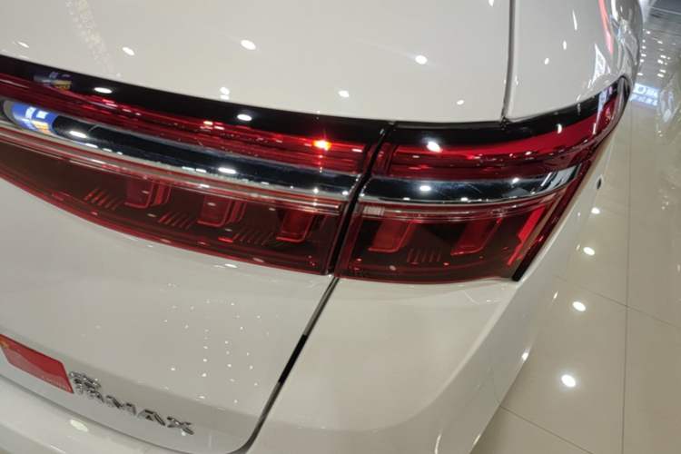 Used BYD Song MAX New Energy 2022 DM-i 105KM Executive Edition Right Rear Taillight