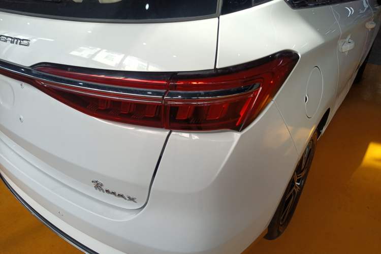 Used BYD Song MAX New Energy 2022 DM-i 105KM Executive Edition Right Rear Taillight