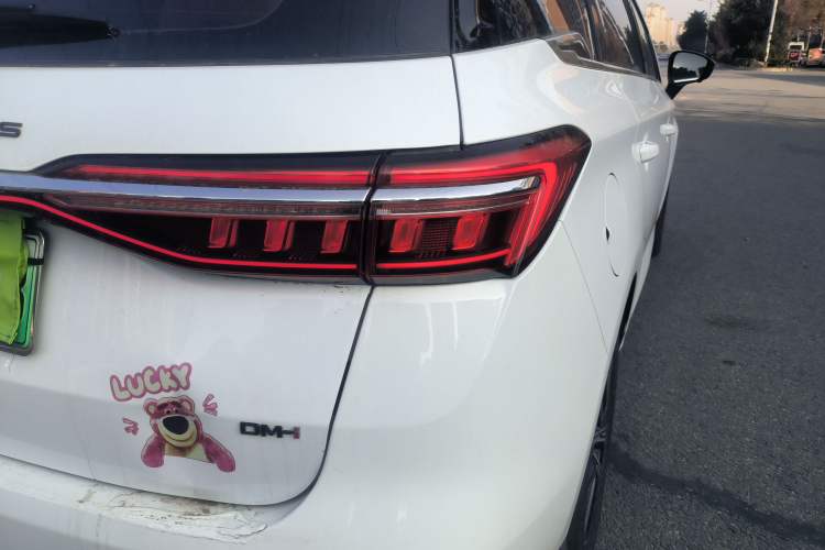 Used BYD Song MAX New Energy 2022 DM-i 105KM Prestige Model Right Rear Taillight