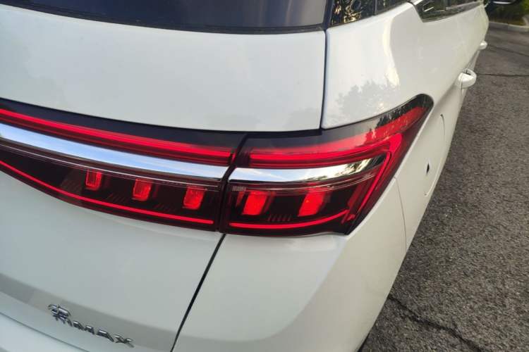 Used BYD Song MAX New Energy 2022 DM-i 105KM Flagship Model Right Rear Taillight