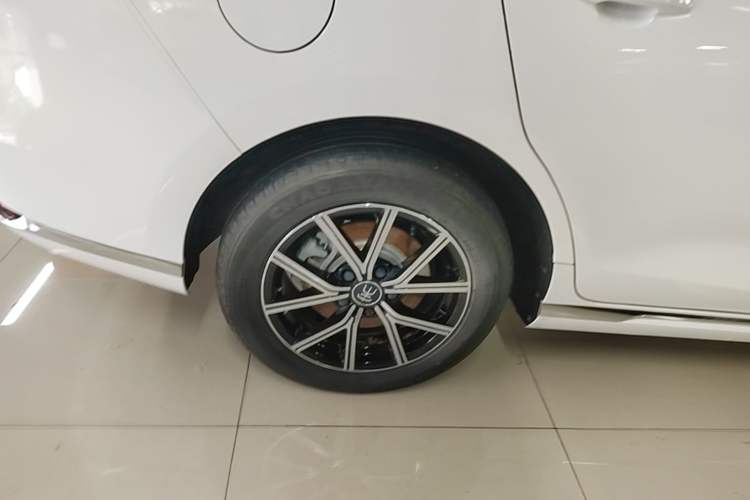 Used BYD Song MAX New Energy 2022 DM-i 105KM Prestige Model Right Rear Wheel Hub
