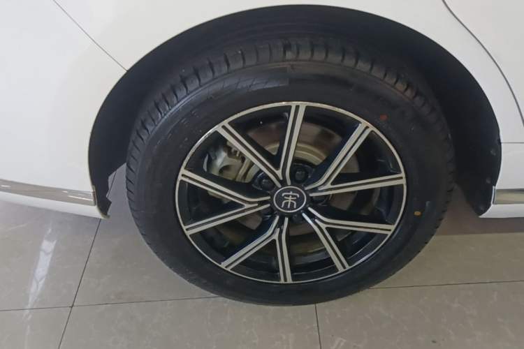 Used BYD Song MAX New Energy 2022 DM-i 105KM Executive Edition Right Rear Wheel Hub