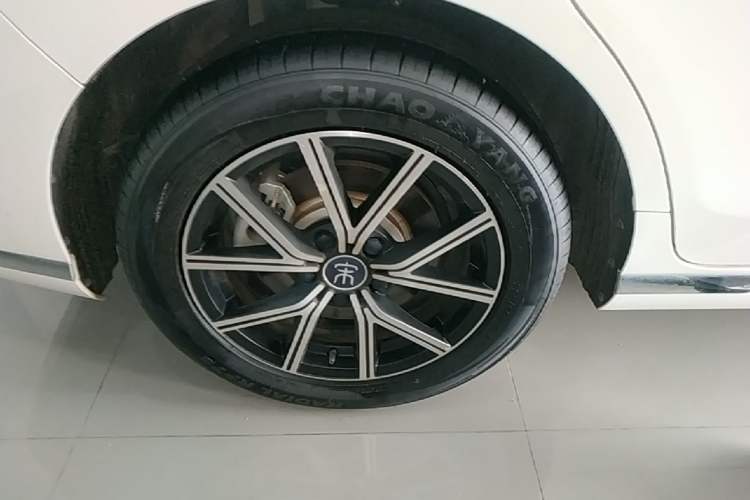 Used BYD Song MAX New Energy 2022 DM-i 105KM Flagship Model Right Rear Wheel Hub