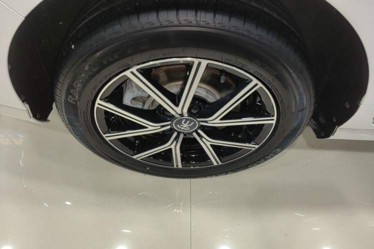 Used BYD Song MAX New Energy 2022 DM-i 105KM Executive Edition Right Rear Wheel Hub