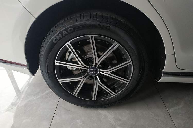 Used BYD Song MAX New Energy 2022 DM-i 105KM Flagship Model Right Rear Wheel Hub
