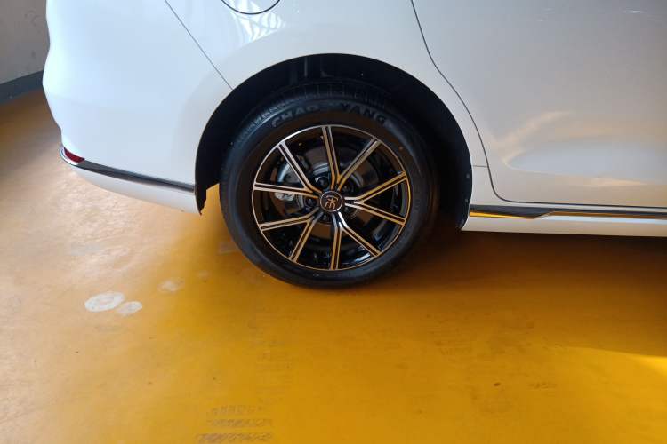 Used BYD Song MAX New Energy 2022 DM-i 105KM Executive Edition Right Rear Wheel Hub