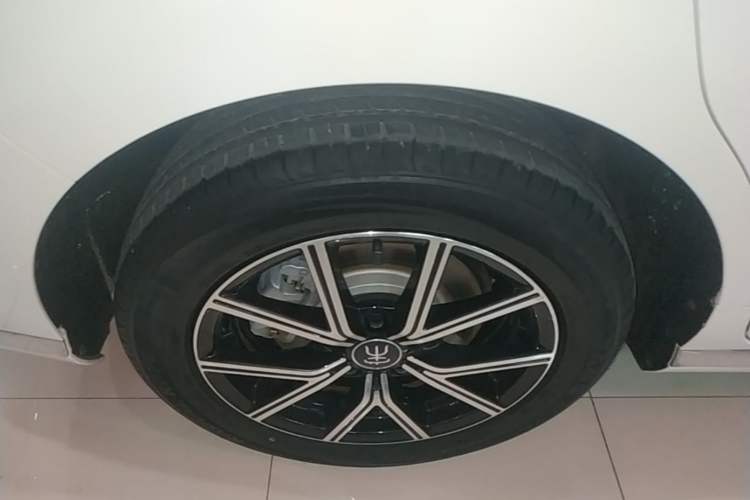 Used BYD Song MAX New Energy 2022 DM-i 105KM Executive Edition Right Rear Wheel Hub