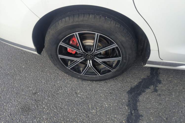Used BYD Song MAX New Energy 2022 DM-i 105KM Prestige Model Right Rear Wheel Hub