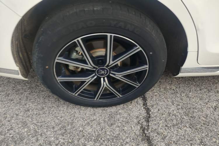 Used BYD Song MAX New Energy 2022 DM-i 105KM Flagship Model Right Rear Wheel Hub
