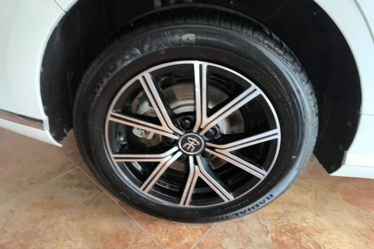 Used BYD Song MAX New Energy 2022 DM-i 105KM Flagship Model Right Rear Wheel Hub
