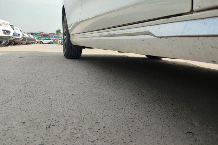 Used BYD Song MAX New Energy 2022 DM-i 105KM Flagship Model Right Side Sill