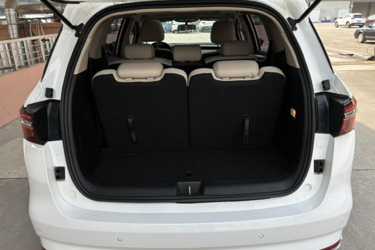 Used BYD Song MAX New Energy 2022 DM-i 105KM Prestige Model Trunk
