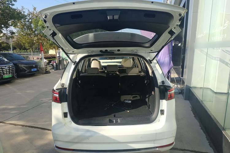 Used BYD Song MAX New Energy 2022 DM-i 105KM Flagship Model Trunk