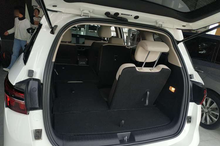 Used BYD Song MAX New Energy 2022 DM-i 105KM Flagship Model Trunk