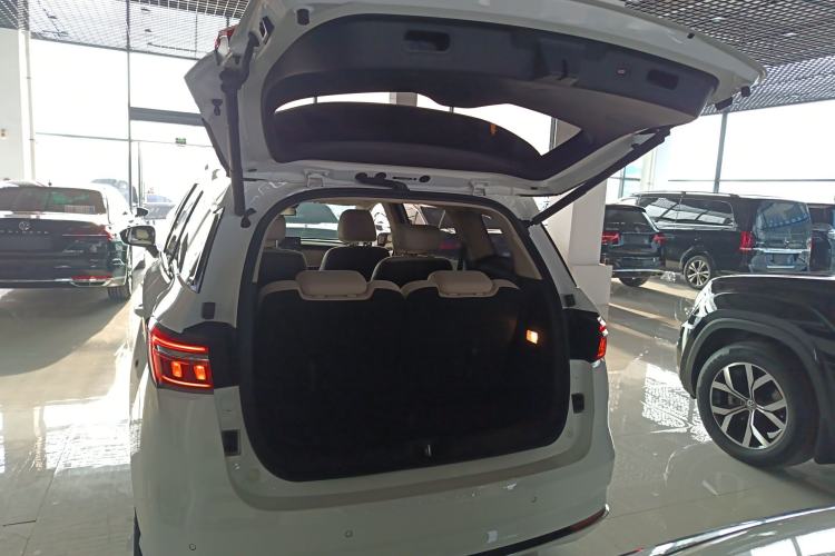 Used BYD Song MAX New Energy 2022 DM-i 105KM Executive Edition Trunk