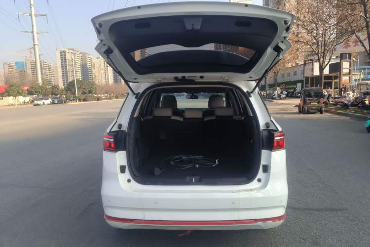 Used BYD Song MAX New Energy 2022 DM-i 105KM Prestige Model Trunk