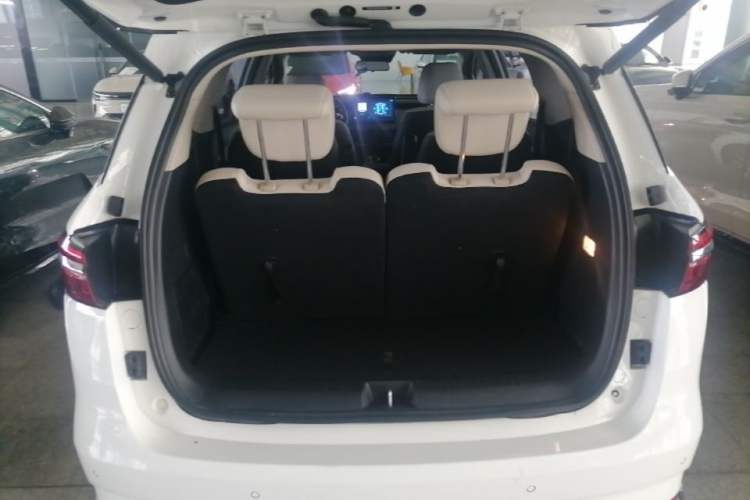 Used BYD Song MAX New Energy 2022 DM-i 105KM Executive Edition Trunk