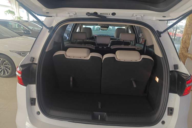 Used BYD Song MAX New Energy 2022 DM-i 105KM Flagship Model Trunk