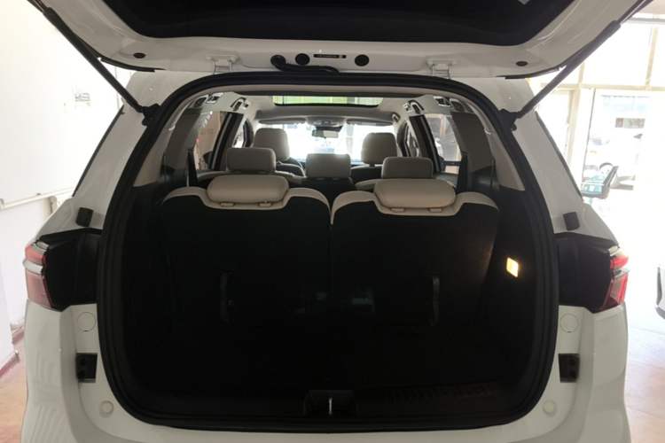 Used BYD Song MAX New Energy 2022 DM-i 105KM Flagship Model Trunk