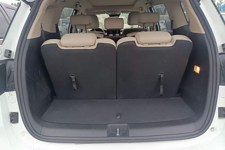 Used BYD Song MAX New Energy 2022 DM-i 105KM Flagship Model Trunk