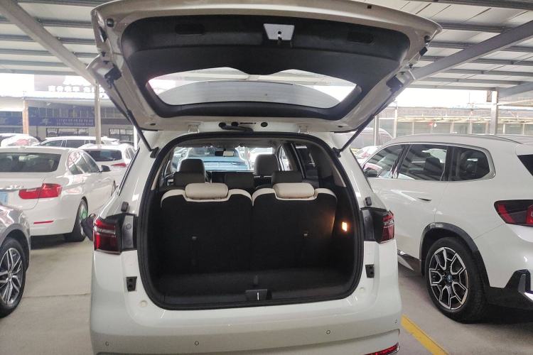Used BYD Song MAX New Energy 2022 DM-i 105KM Prestige Model Trunk