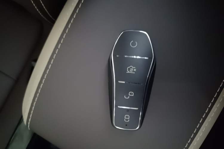 Used BYD Song MAX New Energy 2022 DM-i 105KM Executive Edition Vehicle Key