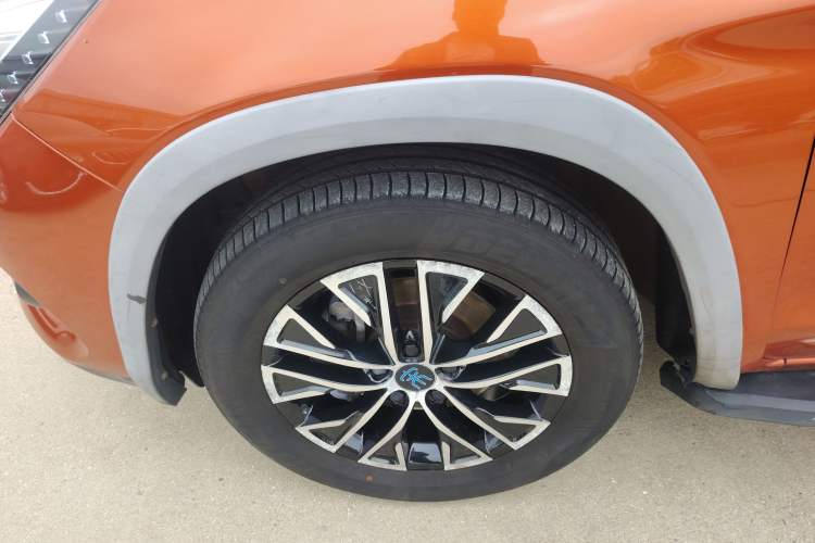 Used BYD Song New Energy 2017 Song DM 1.5TID All-Wheel Drive Luxury Model Exterior 2