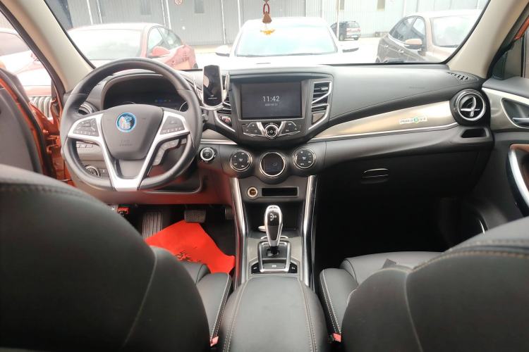 Used BYD Song New Energy 2017 Song DM 1.5TID All-Wheel Drive Luxury Model Interior 2