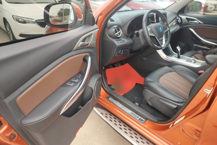 Used BYD Song New Energy 2017 Song DM 1.5TID All-Wheel Drive Luxury Model Interior 3