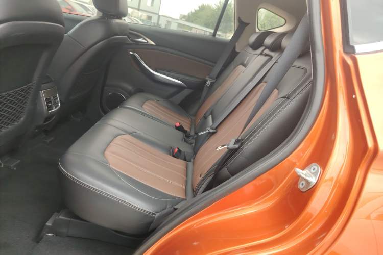 Used BYD Song New Energy 2017 Song DM 1.5TID All-Wheel Drive Luxury Model Interior 4