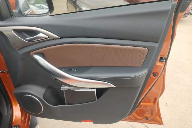 Used BYD Song New Energy 2017 Song DM 1.5TID All-Wheel Drive Luxury Model Interior 5