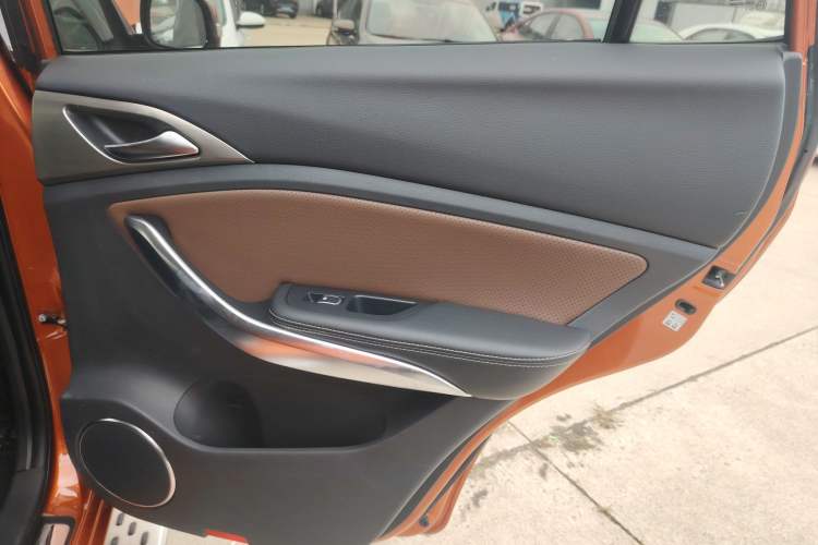 Used BYD Song New Energy 2017 Song DM 1.5TID All-Wheel Drive Luxury Model Interior 6