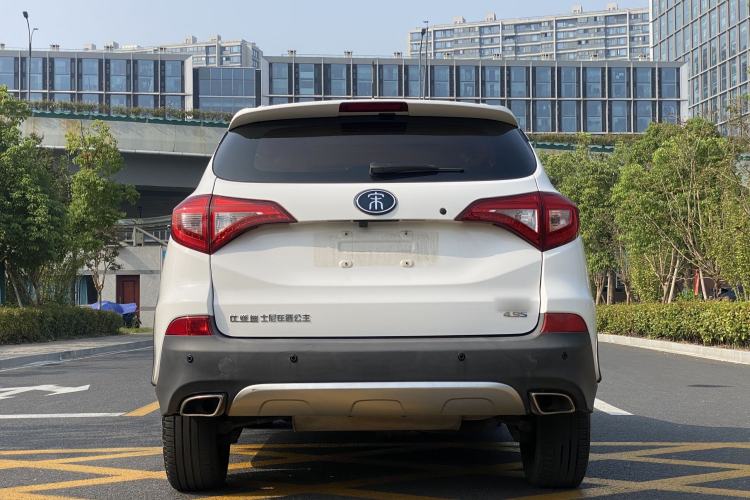 Used BYD Song New Energy 2017 Song DM 1.5TID All-Wheel Drive Prestige Model Exterior 3